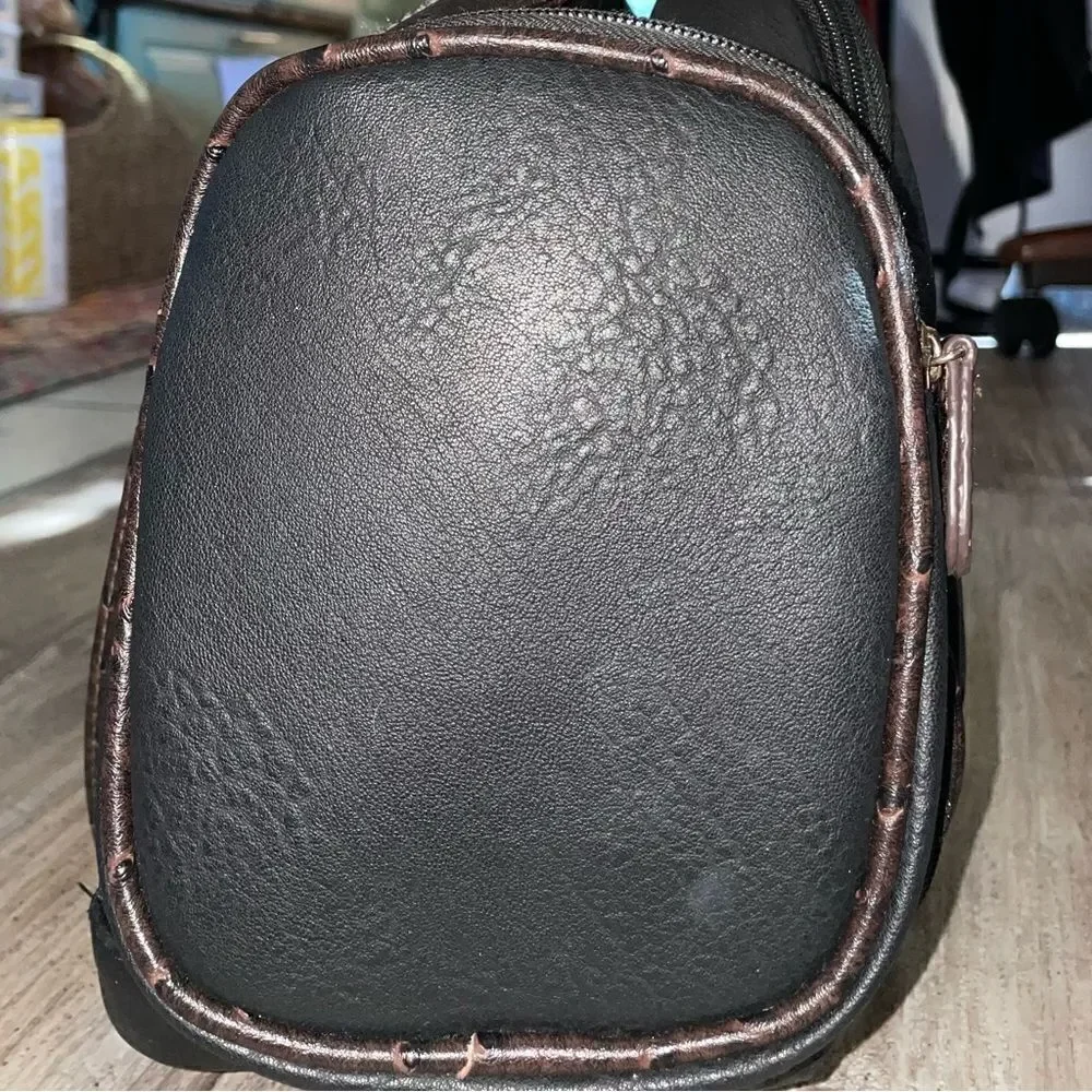 New Bueno dog tote-carrier with on board storage